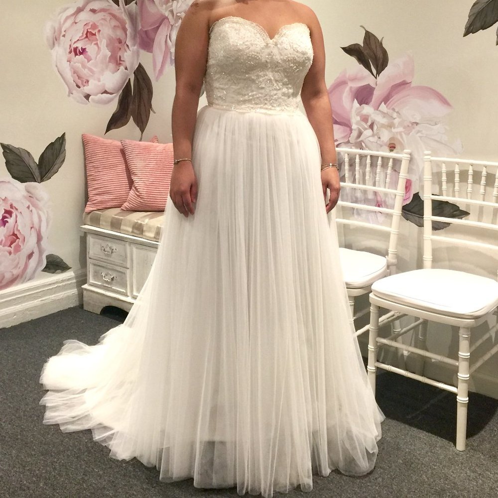 PLUS SIZE WTOO WEDDING GOWN!